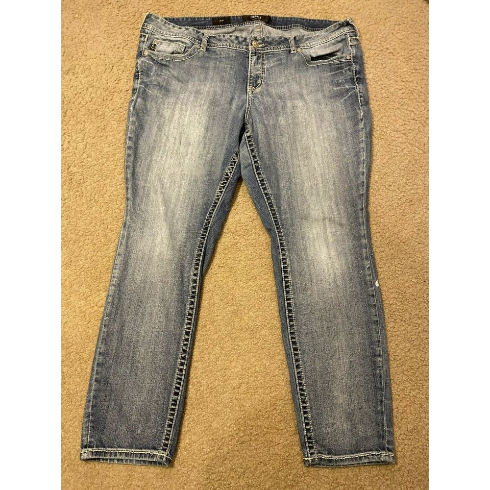 Women’s Torrid Premium Skinny Stretch Distressed Plus Medium Wash Jean Size 20